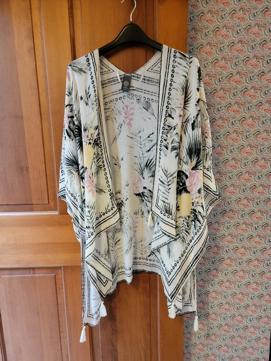 Vince Camuto Other - Vince Camuto White Woven Kimono Coverup with Black Palm Print and Yellow Accents